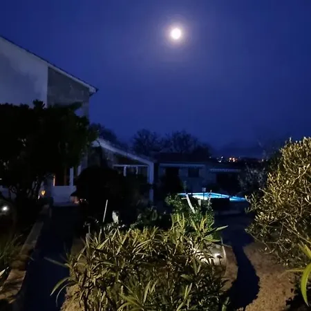 Rossi Apartmán Brzac