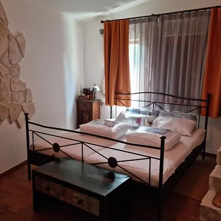 Rossi Apartment *